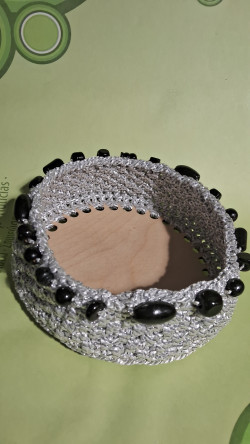 Panier crochet gris et perles